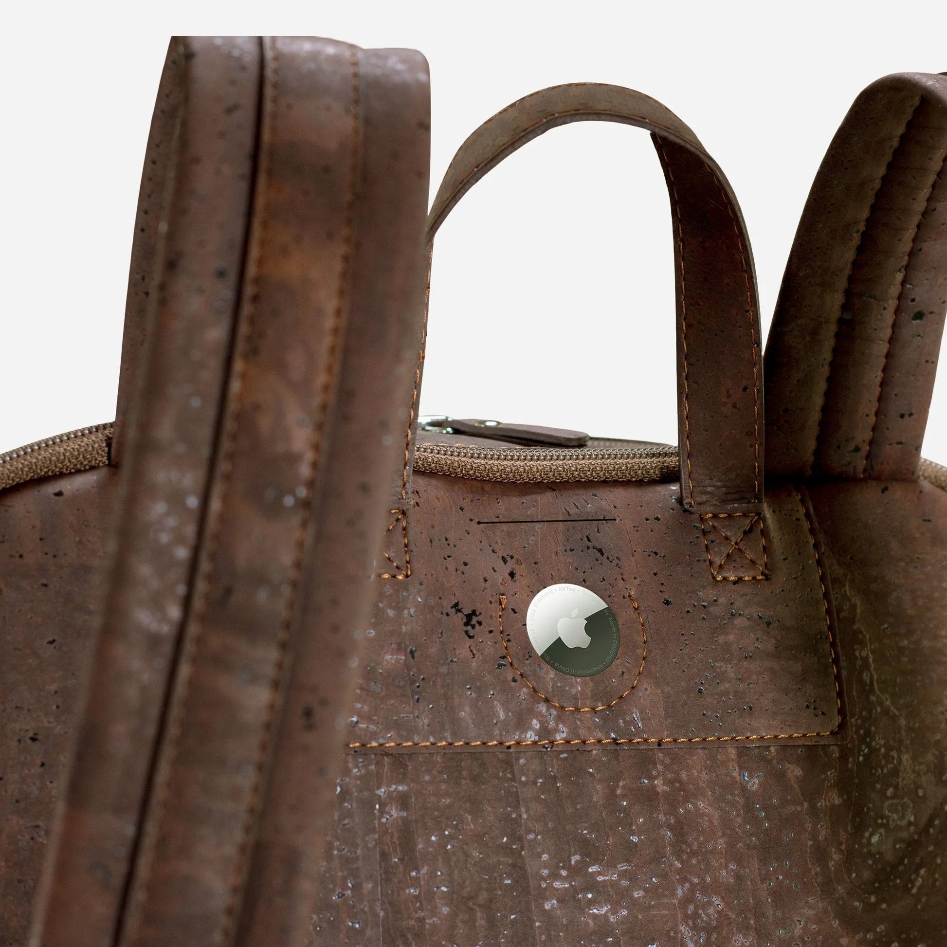 cork_backpack_brown_airtag